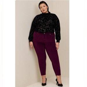 NWT Torrid Bombshell Skinny Corduroy High-Rise Jean Windsor Wine Size 26R